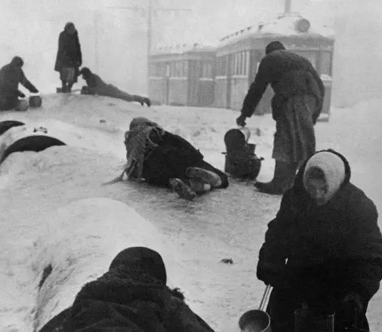 Москва слезам не верит Воспоминания москвичей о городе в годы войны Ацамаз - фото 3