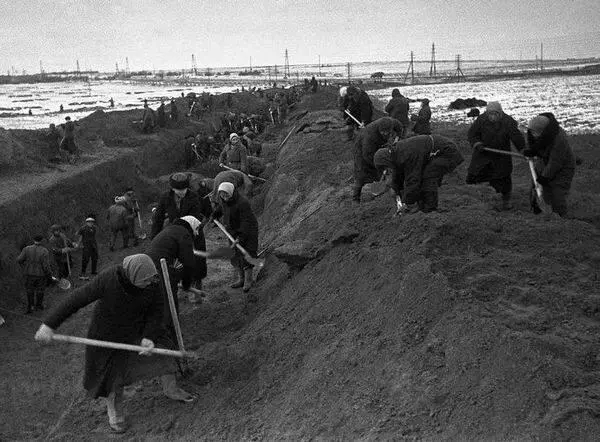 Москва слезам не верит Воспоминания москвичей о городе в годы войны Ацамаз - фото 4