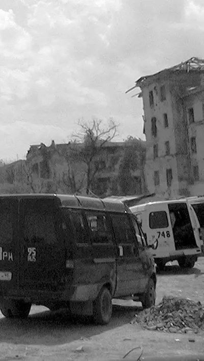 Вид из окна Район 7й школы Грозный Чечня 2004 Центральный рынок - фото 8