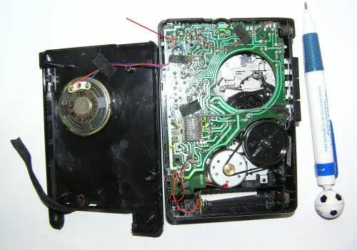 Рис 23 Вид на печатную плату внутри диктофона со снятой задней крышкой и с - фото 25