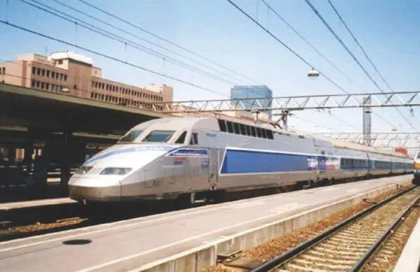 Высокоскоростной поезд TGV А Разные виды транспорта авиационный и - фото 4