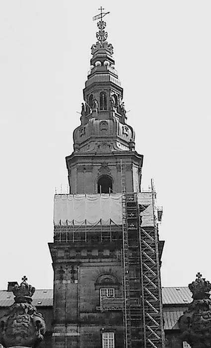 Дворцовая церковь Кристиансборга Новый жуткий пожар 1884 г пощадил ее После - фото 14