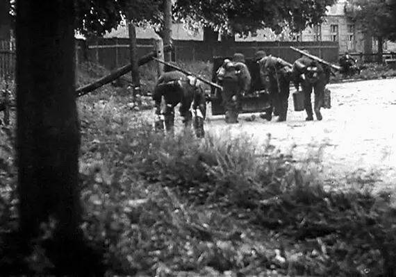С первых же шагов по советской земле немцы наткнулись на ожесточенное - фото 16