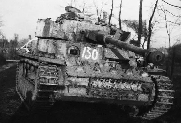 Танк PzIV AusfH брошенный экипажем изза отсутствия горючего Февраль 1945 - фото 18