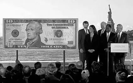 Рис 1135 Представление новой банкноты 10 долларов США на фоне статуи - фото 64