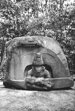 Фигура в нише Своеобразие скульптуры майя в первую очередь заключалось в том - фото 47
