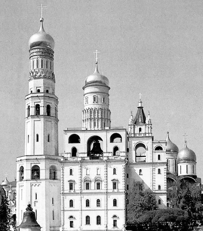 Слева направо колокольня Ивана Великого Звонница Филаретова пристройка - фото 48