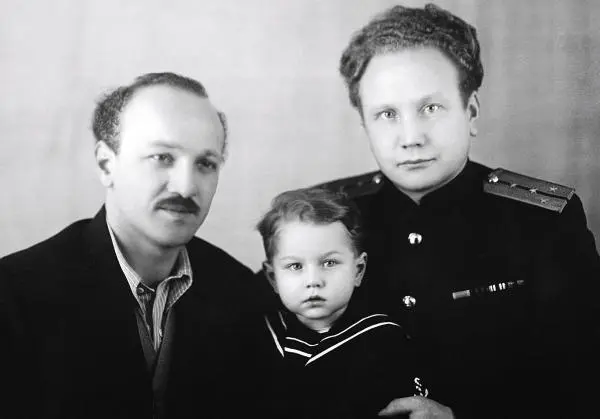 Тимур с отцом Автандилом Александровичем Апакидзе и дядей Николаем Марковичем - фото 4