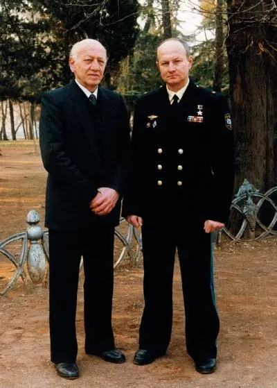 Тимур с отцом Тбилиси 1999 г Тимуртамада Североморск 1998 г - фото 32