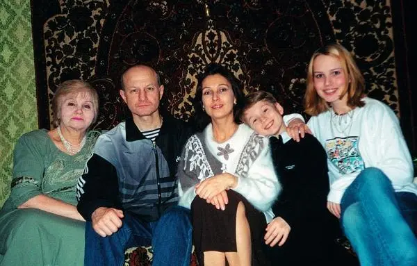 Новый 2000 г в СанктПетербурге у Марины Марковны Тимур с семьей и братом - фото 40