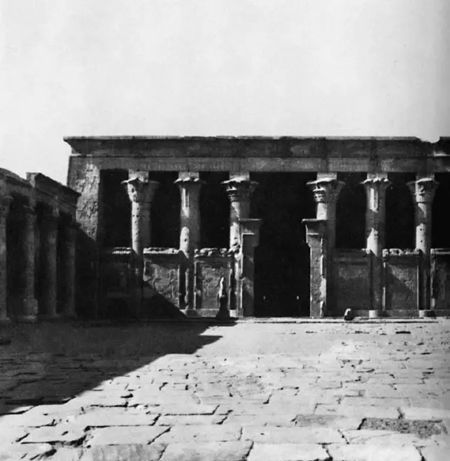 Рис 18 Храм Гора в Эдфу I век до н э Египетские мастера украшали - фото 18