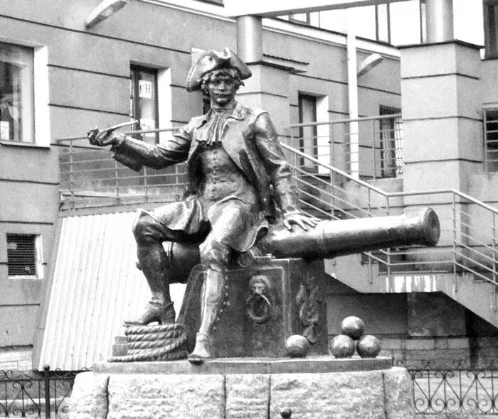 Памятник бомбардиру Василию Корчмину скульпторы Лукьянов Г В Сергеев С В - фото 33