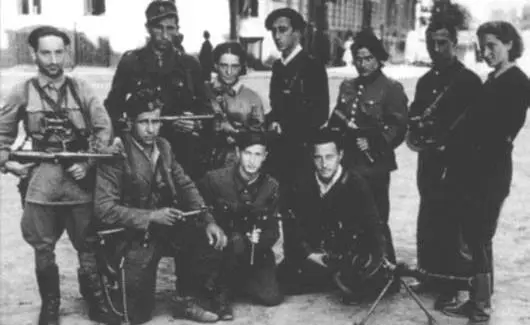 Еврейские партизаны В ЛеПюи немцы использовали легионеров для охраны тюрьмы - фото 4