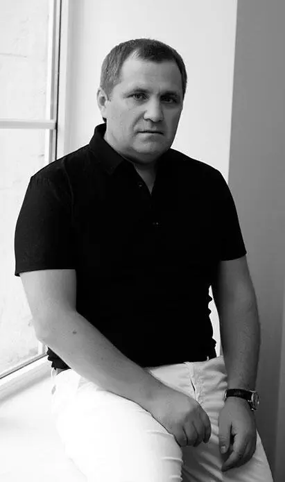 Я в джинсах футболке и бейсболке поехал по нашим магазинам смотрел на них - фото 10