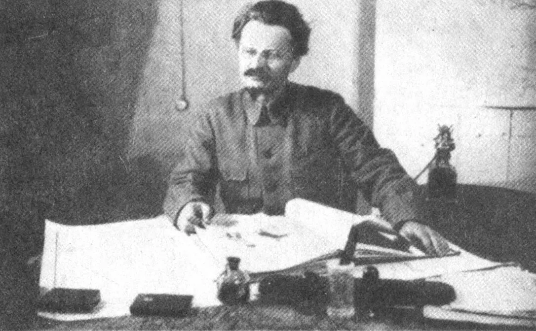 вела кровавую войну против белых армий и их иностранных союзников атака на - фото 4