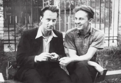 7 июля 1951 г уже абитуриенты Каневчане Валентин Пролейко и Виктор - фото 30