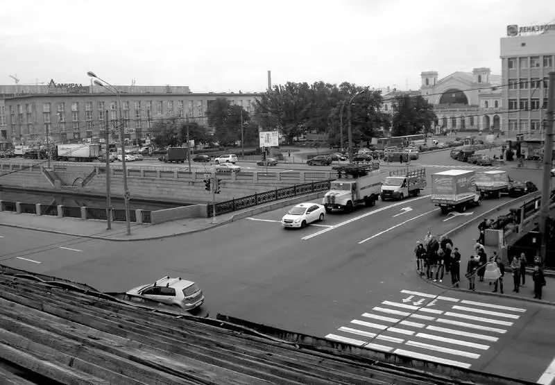 НовоПетергофский мост и площадь Балтийского вокзала В центре площади - фото 14