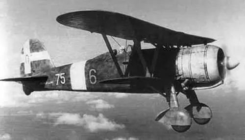 FIAT CR42 Falco Самолет стал самым массовым итальянским истребителем было - фото 30