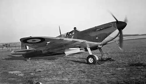 Supermarine Spitfire Mk I По отзывам современников к числу наиболее ярких - фото 47