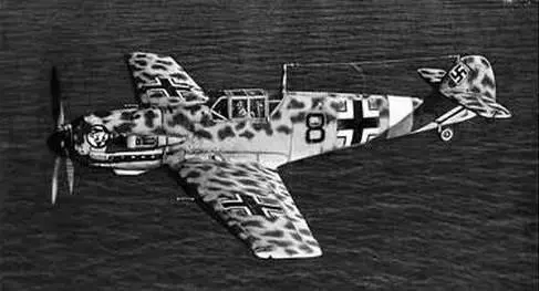 Bf109E7 Опыт применения в небе Франции и Британии был учтен при дальнейшем - фото 60