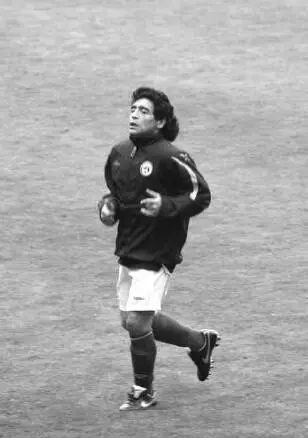 Рис 112Диего Марадона звезда аргентинского и мирового футбола 1980х - фото 12