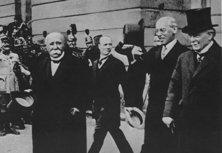 Подписавшиеся стороны Версальского мира Ж Клемансо В Вильсон Д Ллойд - фото 7