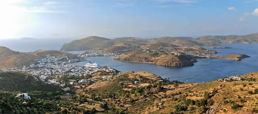 Вид на остров Патмос В середине XV века на Патмос пришли турки Даже тогда - фото 19