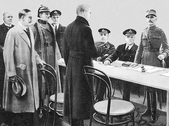 Подписание перемирия в Компьенском лесу На ход войны повлияли революционные - фото 32
