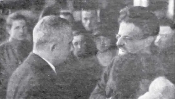 Начальник Главэлектро ЛД Троцкий на Всесоюзной радиовыставке Профессор АМ - фото 36