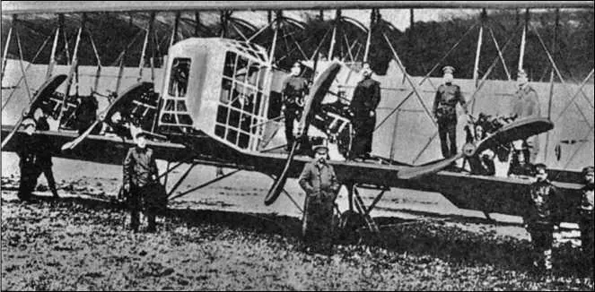 Илья Муромец первый тяжелый бомбардировщик В конце 1913 года взлетел и - фото 30