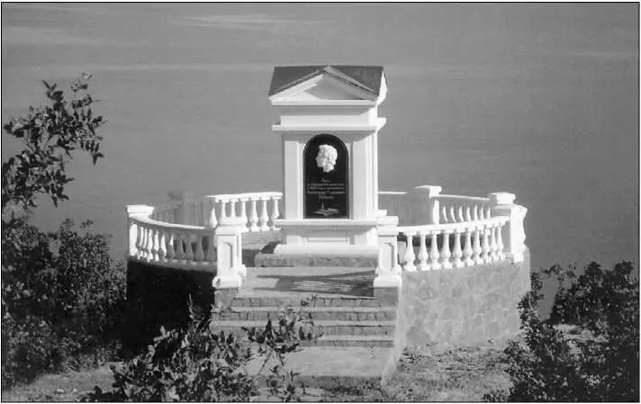 Памятный знак Пушкину в Крыму у стен Георгиевского монастыря 2011 г - фото 25