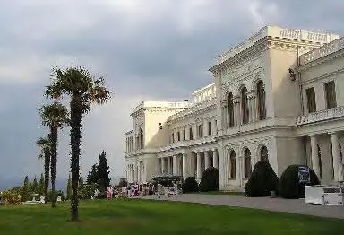 Ливадийский дворец Фото Andrew Butko WIKIMECIACOMMONS Двигаясь дальше мы - фото 47
