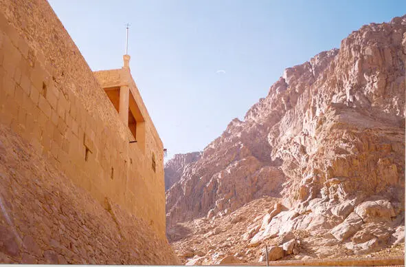 High rise in the sky the impregnable walls of the monastery The monastery - фото 20