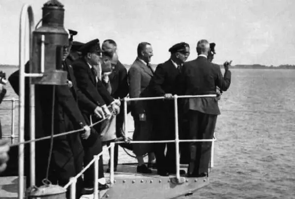 Эрхард Мильх на борту Швабии в 1934 году В сотрудничестве с берлинскими - фото 7
