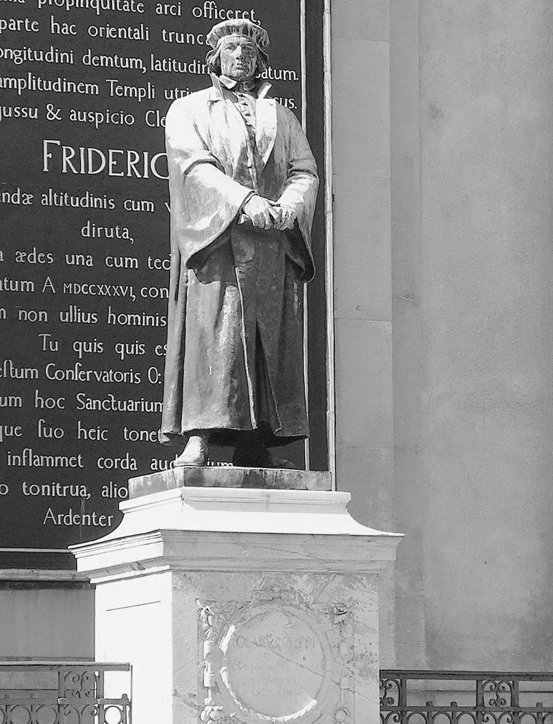 Памятник реформатору Олаусу Петри у Домского собора Кристиан II конечно же - фото 4