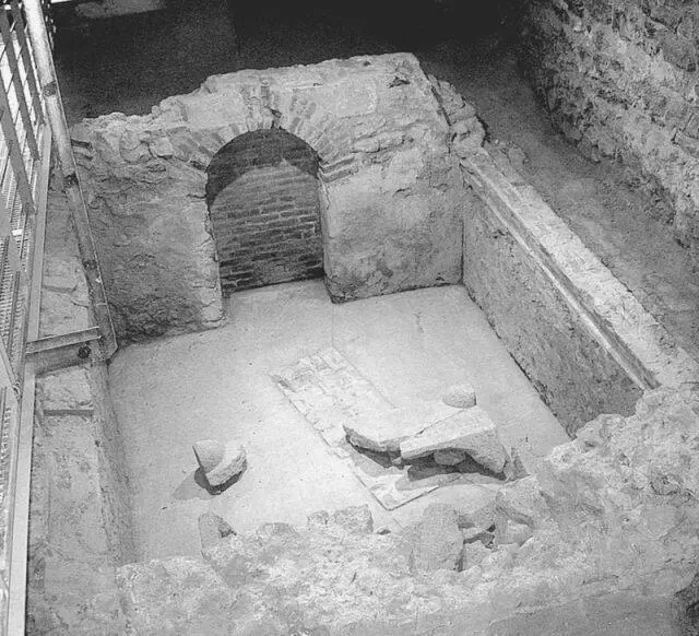 Раскопки раннехристианского некрополя в г Печ В 1980 г две усыпальницы были - фото 45