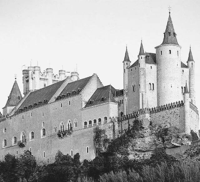 Замок Алькасар в Сеговии Уже в XII столетии кастильские короли избрали - фото 93
