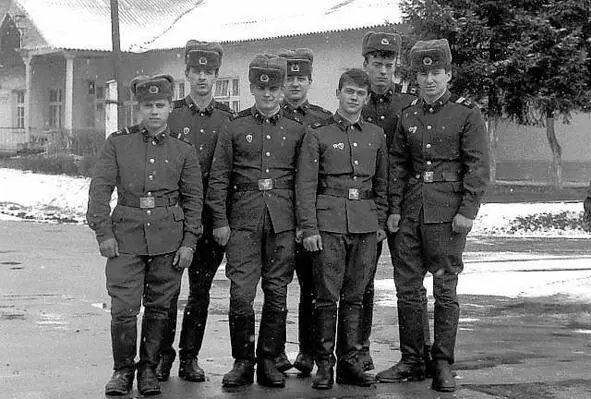 Военные водители БИТа 1988 год Офицеры и прапорщики приложили много усилий для - фото 23