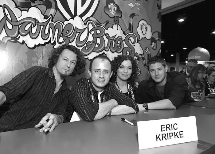Бен Эдлунд Эрик Крипке Сэра Гэмбл и Дженсен Эклз на Комиконе 2011 Знаешь - фото 7