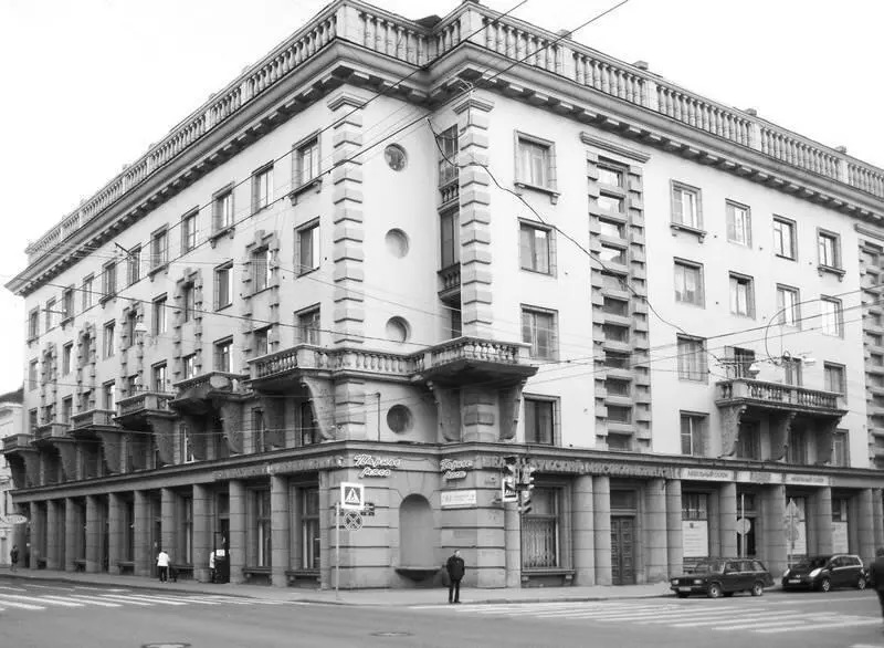 Суворовский пр 12 2015 г В 19301940х гг здесь жили врач Евгения - фото 31