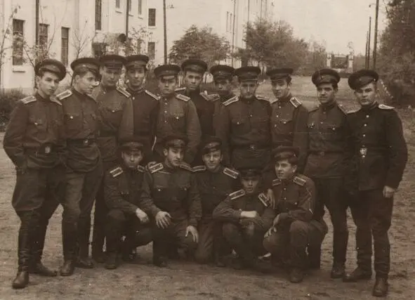 Гомель сентябрь 1953 г Только начались занятия на 2 курсе Пока рядовые - фото 5