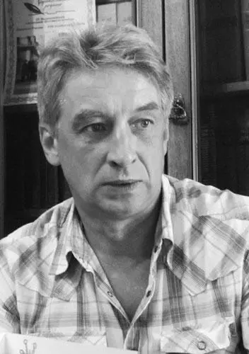 Член Союза писателей России Автор четырёх книг стихотворений и сборника - фото 4