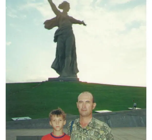 На Мамаевом кургане 1999 год и двинули дальше на юг Неделя отдыха и мы опять - фото 10
