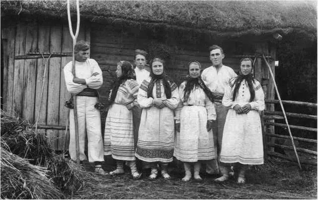 Сельская молодежь д Логишин Пинского повета Минской губернии 1938 г Фото Д - фото 3