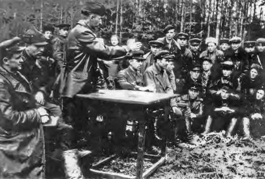 Партийное собрание в 1й Минской партизанской бригаде 1943 г Активизация - фото 55
