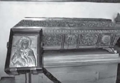 Рака с мощами Св Евфимии в храме Св Георгия в Фанаре современная фотография - фото 12