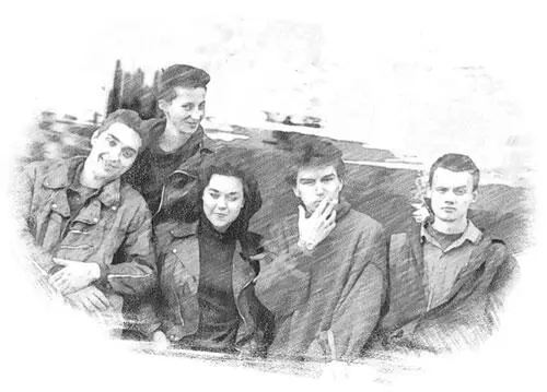 Двор на ул Восстания Питер август 1993 года Рис по фотографии А - фото 28