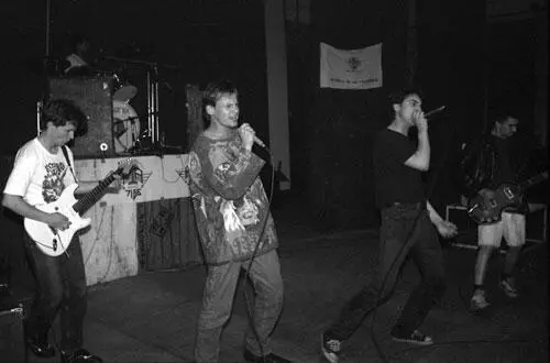 Концерт в Военмехе с Маррадерами Вибратором и АУ июль 1996 года Фото А - фото 37