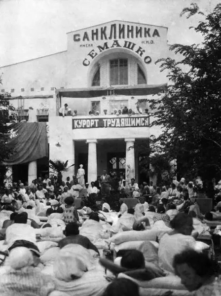 Маяковский выступает в санатории Таласса Евпатория 9 июля 1926 г Фото - фото 2