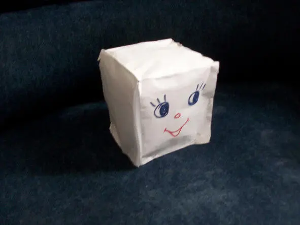 Пакеты склеиваются в форме кубов Игра Катаем кубики и строим башню - фото 3